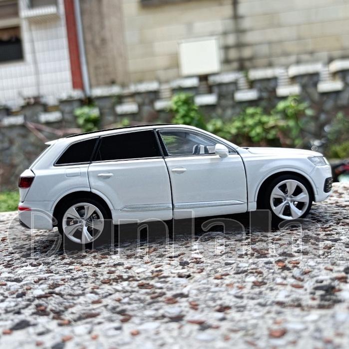 Audi Q7 1:32模型 奧迪豪華SUV 7人座 1/32 TFSII quattro TDI SQ7-細節圖7