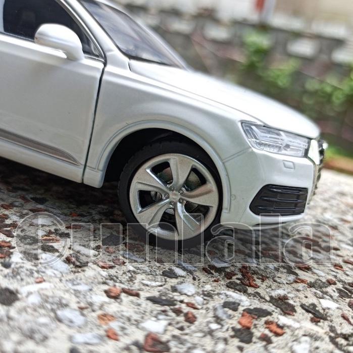 Audi Q7 1:32模型 奧迪豪華SUV 7人座 1/32 TFSII quattro TDI SQ7-細節圖8