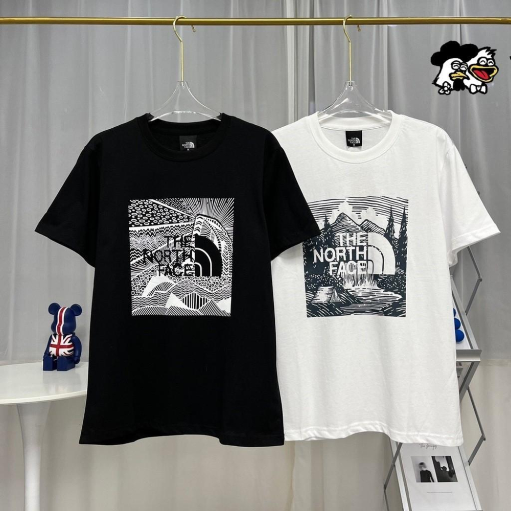 北臉 THE NORTH FACE 圓領 素描森林 休閒運動字母印花短袖 T恤 黑色 白色 男女同款 情侶衣服-細節圖2