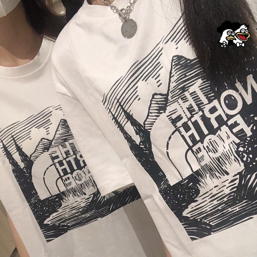 北臉 THE NORTH FACE 圓領 素描森林 休閒運動字母印花短袖 T恤 黑色 白色 男女同款 情侶衣服-細節圖3