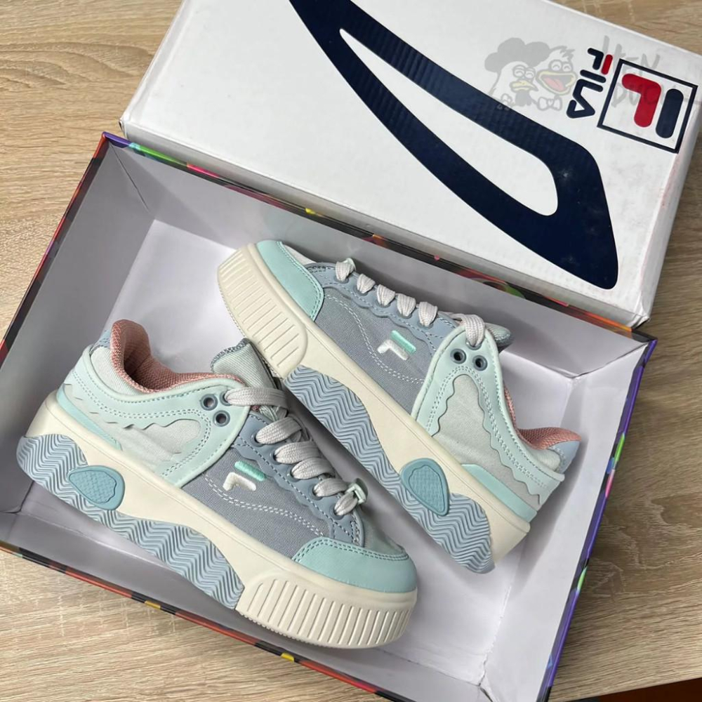 韓國代購 Fila Fusion 潮牌厚底板鞋 Stack 灰石藍 奶油色 增高款 運動休閒鞋 女款 鬆糕底 滑板鞋-細節圖2