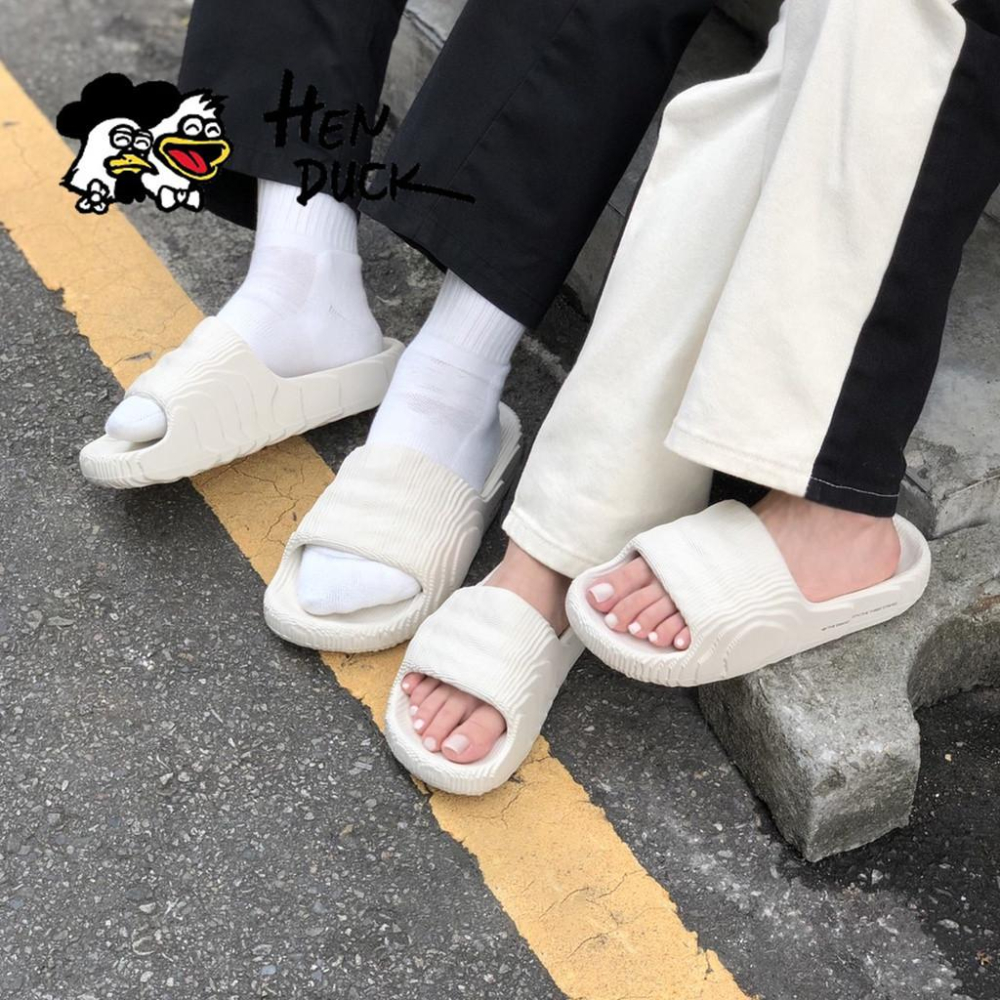 韓國代購 Adidas Adilette 22 米白色 黑 厚底 波浪紋 沙灘拖 一字拖 男女款 情侶鞋 GX6950-細節圖6