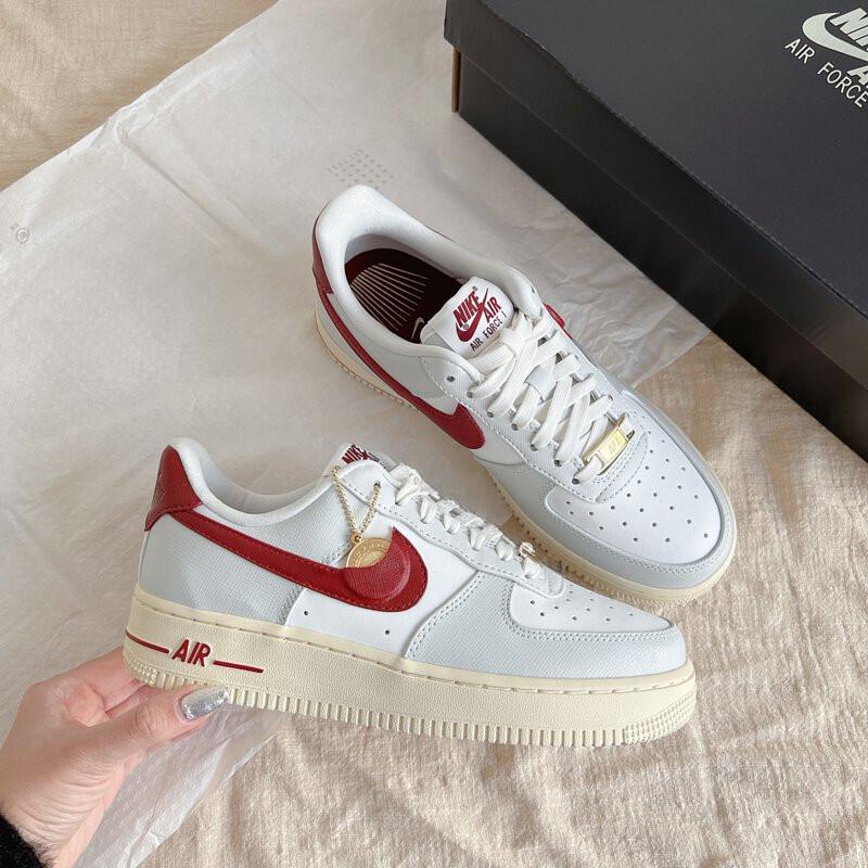 韓國代購 Nike Air Force 1 07 幸運金幣 白紅 灰紅 休閒 低筒 板鞋 AF1 DV7584-001-細節圖3