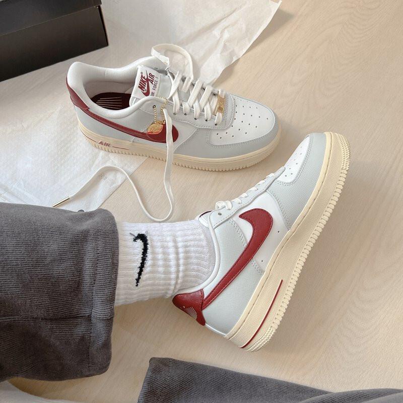 韓國代購 Nike Air Force 1 07 幸運金幣 白紅 灰紅 休閒 低筒 板鞋 AF1 DV7584-001-細節圖4