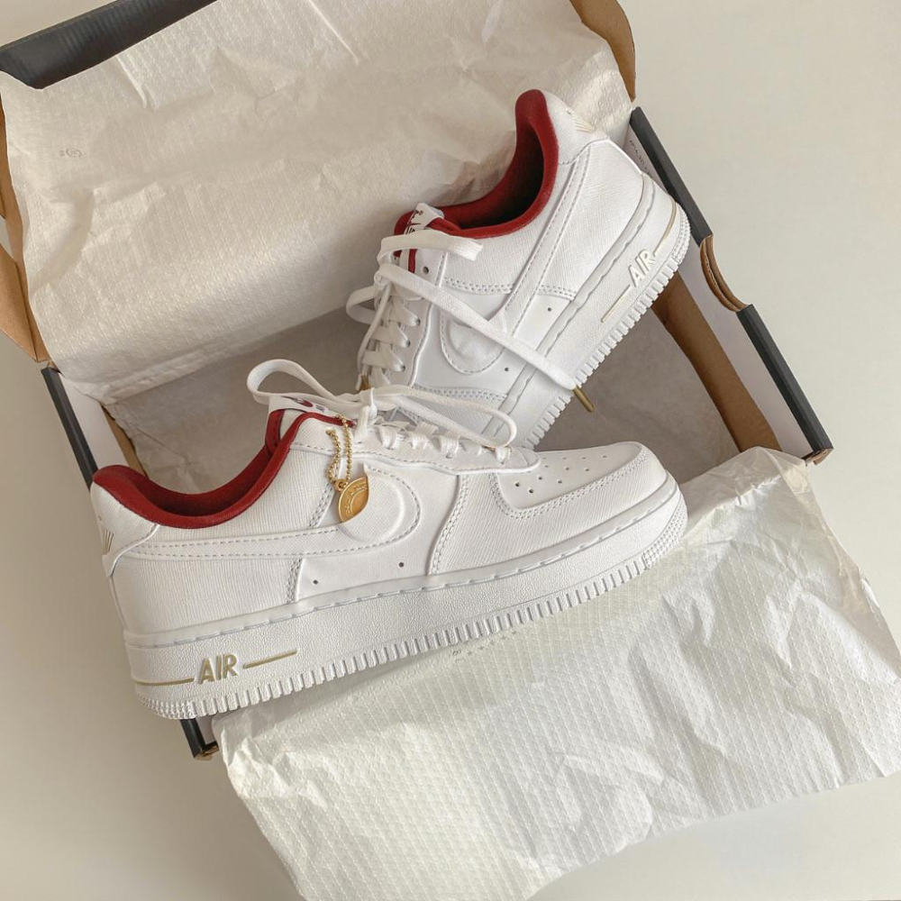 韓國代購 Nike Air Force 1 07 幸運金幣 白紅 灰紅 休閒 低筒 板鞋 AF1 DV7584-001-細節圖6