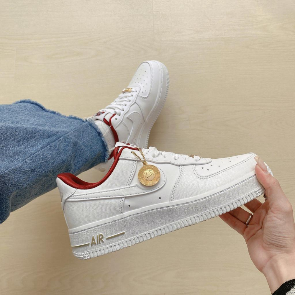 韓國代購 Nike Air Force 1 07 幸運金幣 白紅 灰紅 休閒 低筒 板鞋 AF1 DV7584-001-細節圖7