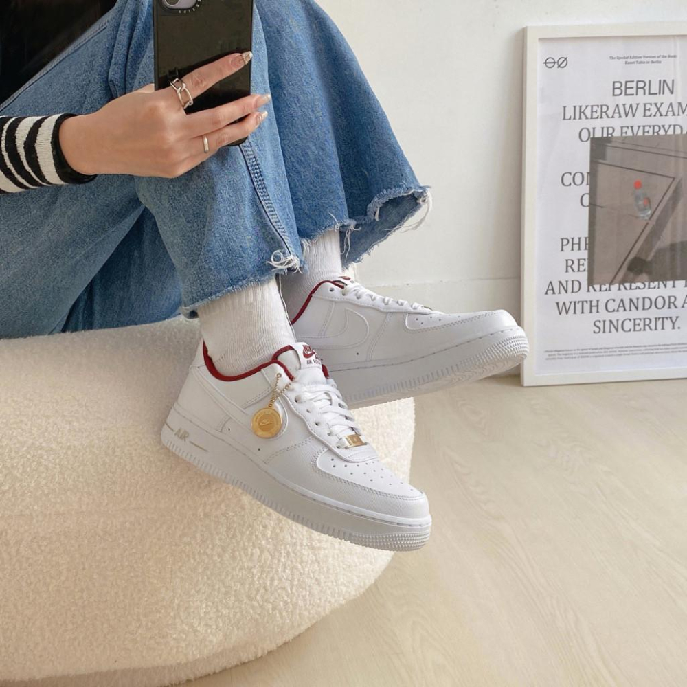 韓國代購 Nike Air Force 1 07 幸運金幣 白紅 灰紅 休閒 低筒 板鞋 AF1 DV7584-001-細節圖9
