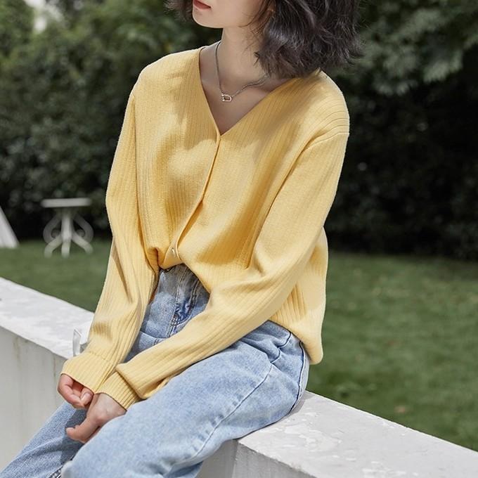 ｜ʜᴇʀꜱ｜現貨24H出貨！慵懶風寬鬆V領針織衫 現貨 針織外套 開襟罩衫 冷氣房外套 罩衫 日系 防曬外套 韓國女裝-細節圖6