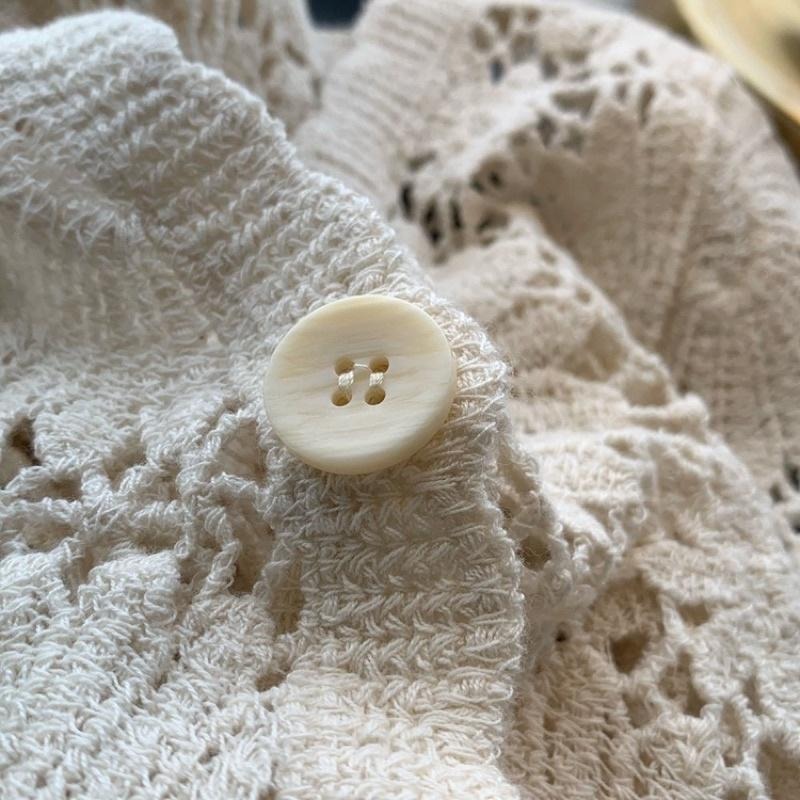｜ʜᴇʀꜱ｜現貨24H出貨！花朵鏤空刺繡蕾絲針織罩衫🌼 初夏清涼罩衫 韓系罩衫 防曬 遮陽 外罩 女生外套 韓國女裝-細節圖8