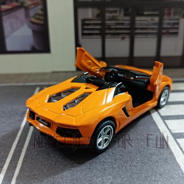 Lamborghini Aventador LP700-4 Roadster 1:43模型車 敞篷藍寶堅尼大牛 V12-細節圖3