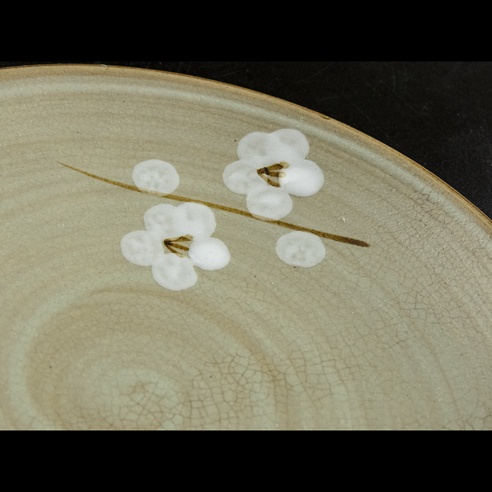 手繪梅花開片陶瓷盤-細節圖3