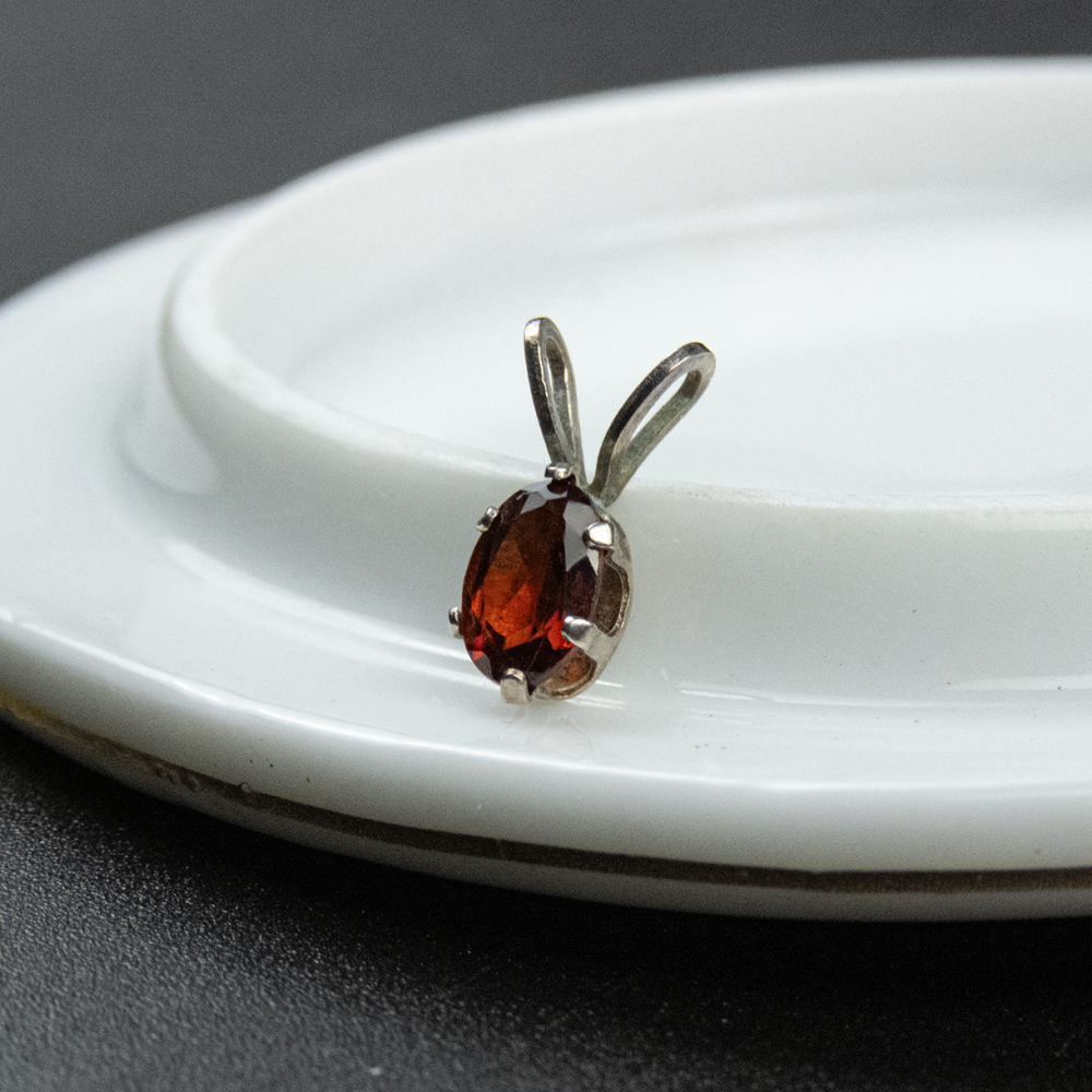 925 純銀 六爪鑲嵌貓眼形狀橙紅色寶石墬子 鍊墜-細節圖2