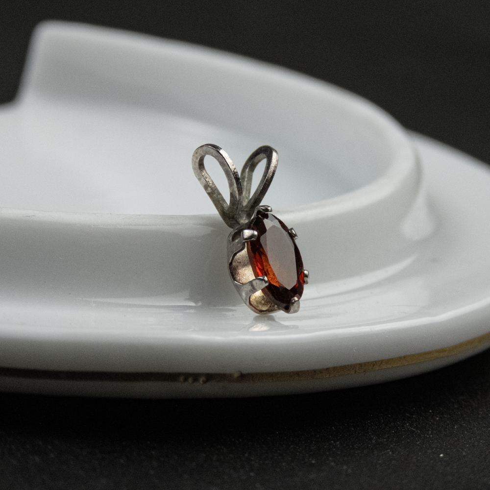 925 純銀 六爪鑲嵌貓眼形狀橙紅色寶石墬子 鍊墜-細節圖3