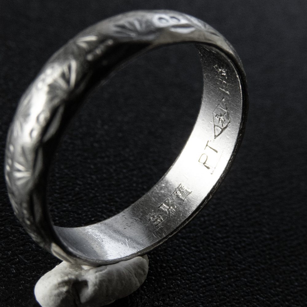 金聚寶 銀樓 18K鉑金花朵刻花戒指  #14-細節圖2