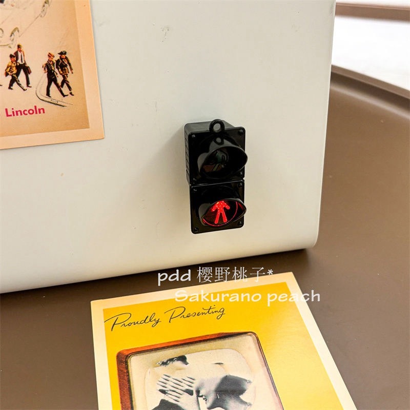 強磁紅綠燈冰箱貼入戶門鐵皮櫃洞 洞板磁吸裝飾微縮可亮燈玩具裝飾-細節圖3