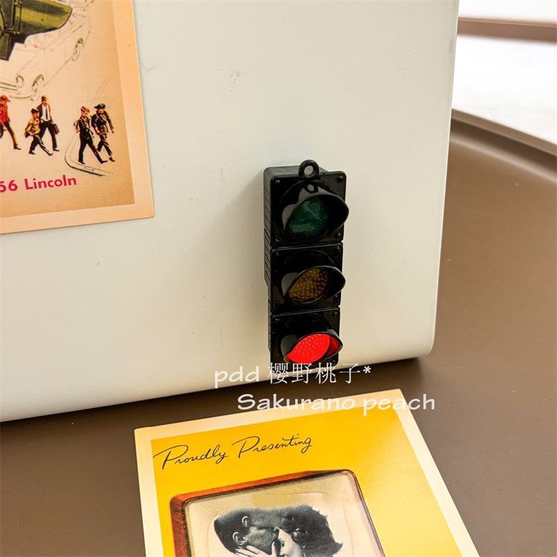 強磁紅綠燈冰箱貼入戶門鐵皮櫃洞 洞板磁吸裝飾微縮可亮燈玩具裝飾-細節圖4