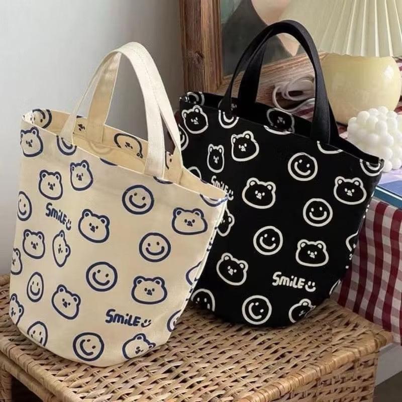 𝗟𝗶𝗻𝗦𝗵𝗼𝗽 現貨｜滿版小熊帆布手提袋 可愛便當袋 水壺袋 外出購物袋 手提包-細節圖2