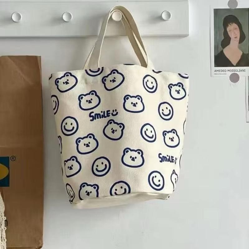 𝗟𝗶𝗻𝗦𝗵𝗼𝗽 現貨｜滿版小熊帆布手提袋 可愛便當袋 水壺袋 外出購物袋 手提包-細節圖3