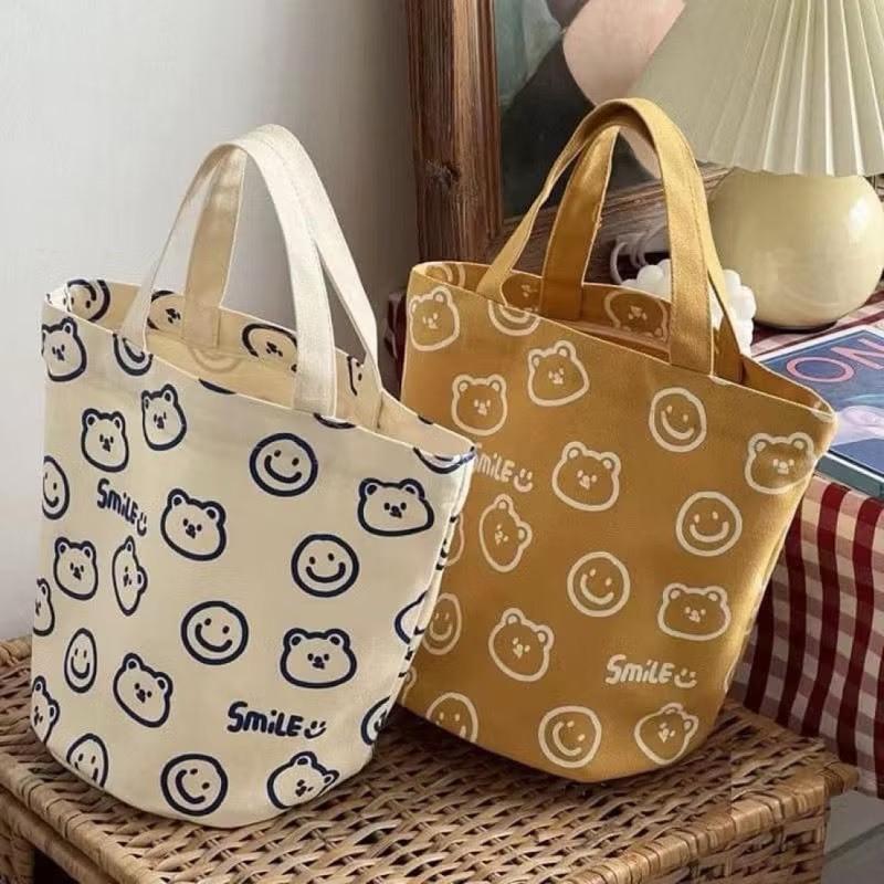 𝗟𝗶𝗻𝗦𝗵𝗼𝗽 現貨｜滿版小熊帆布手提袋 可愛便當袋 水壺袋 外出購物袋 手提包-細節圖4