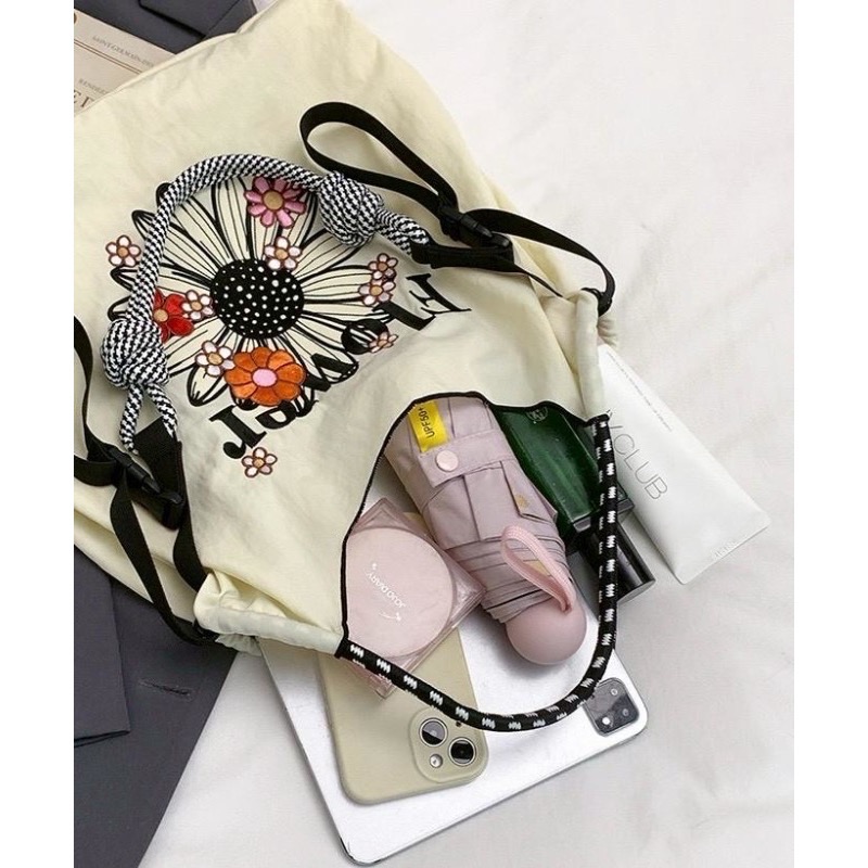 【限時預購】三用輕量感 ♡ 精緻刺繡小雛菊尼龍包 (三色/兩尺寸)-細節圖7