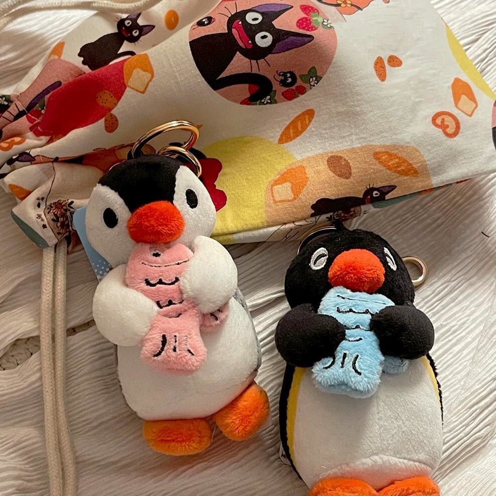 【韓國限定】PINGU 企鵝家族 ♡ 鮮魚系列吊飾 (PINGU黑色/PINGA白色)-細節圖2