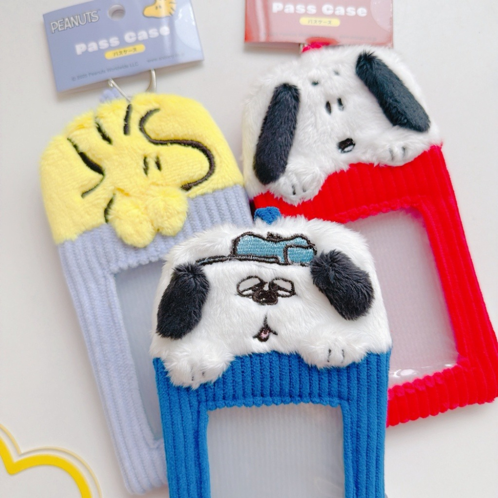 預購｜日貨正版 史努比燈芯絨票卡鑰匙圈 ｜ 暖萌柔軟材質 悠遊卡 證件卡套 伸縮票卡夾 史努比 歐拉夫 塔克 日本限定-細節圖2