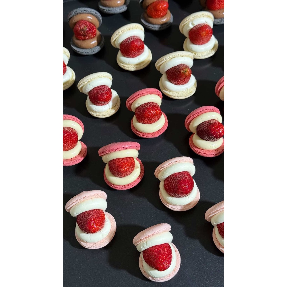 5天內出貨｜冬季限定精品草莓馬卡龍｜嚴選大湖新鮮草莓 Kiri乳酪愛馬仕 法國進口奶油 手工精緻禮盒-細節圖4