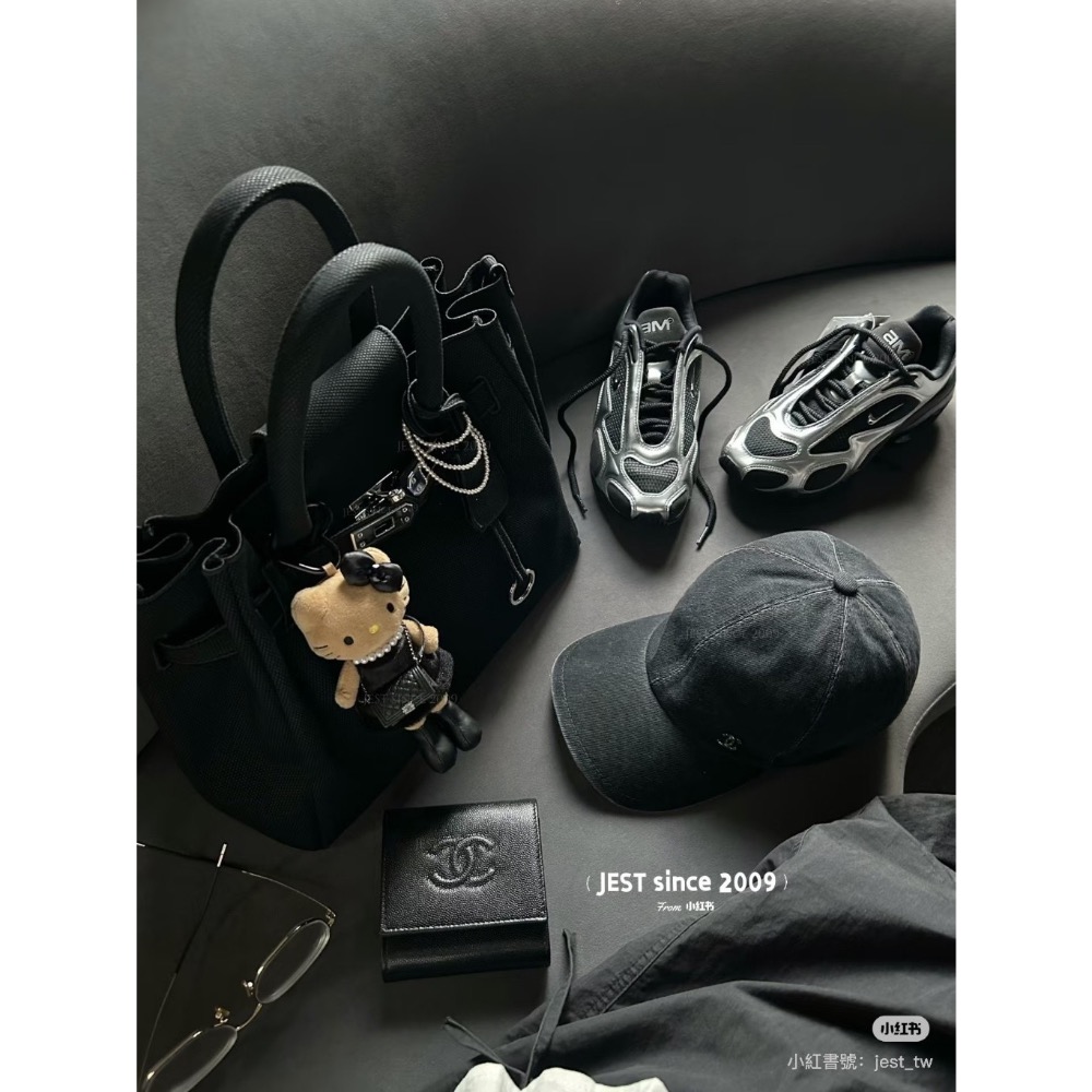 現貨供應 ｜ 三麗鷗日本限定 長腿 Kitty 吊飾 時尚小麥肌 超模比例 豹紋/洋裝款 愛心吊飾扣 聖誕交換禮物首選-細節圖4