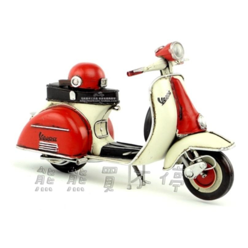 &lt;在台現貨/精緻款&gt; 偉士牌 Vespa 復古腳踏機車 1965年 義大利 紅色頭盔+備胎 鐵製摩托車模型