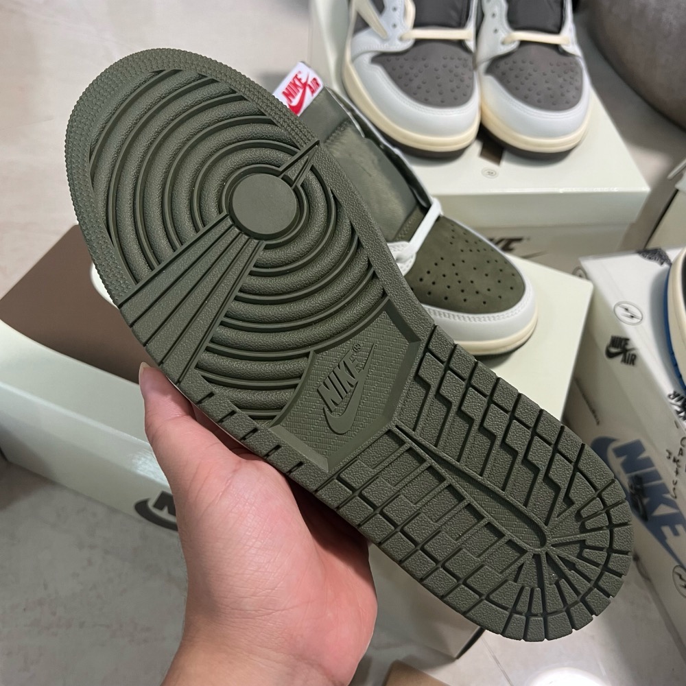 Travis Scott x Air Jordan 1 Low “Medium Olive”-細節圖6