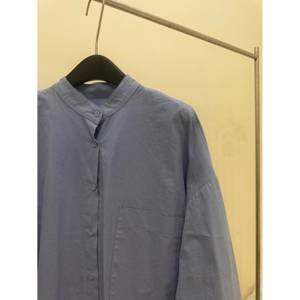 5月夏天真的回來了‼️~怎麼辦妳是不是也選不出來~先包色再說立領襯衫-細節圖4