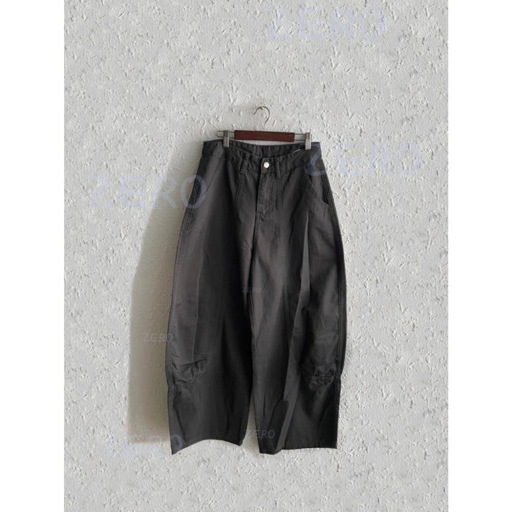 11月沉浸在這個令人愉快的涼意🍂~穿起來很好看彎刀寬闊休閒褲(布料改版)-細節圖7