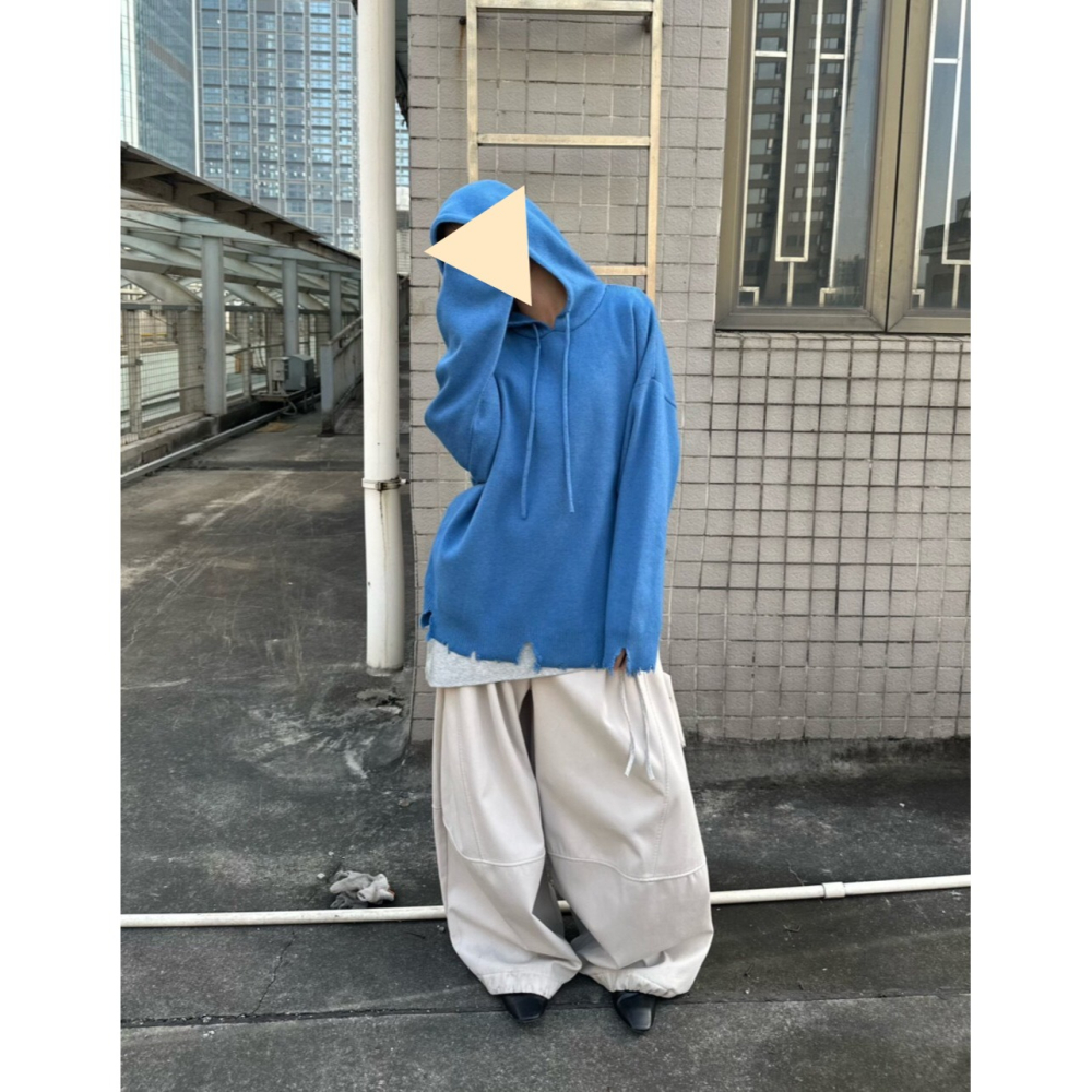 12月零動腦的穿搭公式~舒服輕鬆好穿破邊連帽tee-細節圖3