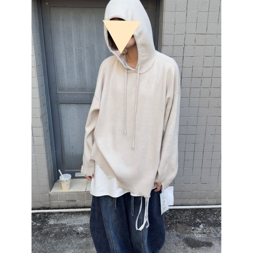 12月零動腦的穿搭公式~舒服輕鬆好穿破邊連帽tee-細節圖4