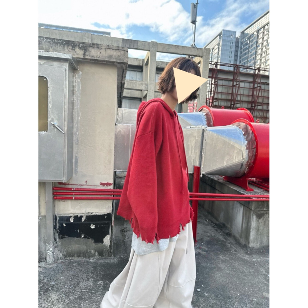 12月零動腦的穿搭公式~舒服輕鬆好穿破邊連帽tee-細節圖5