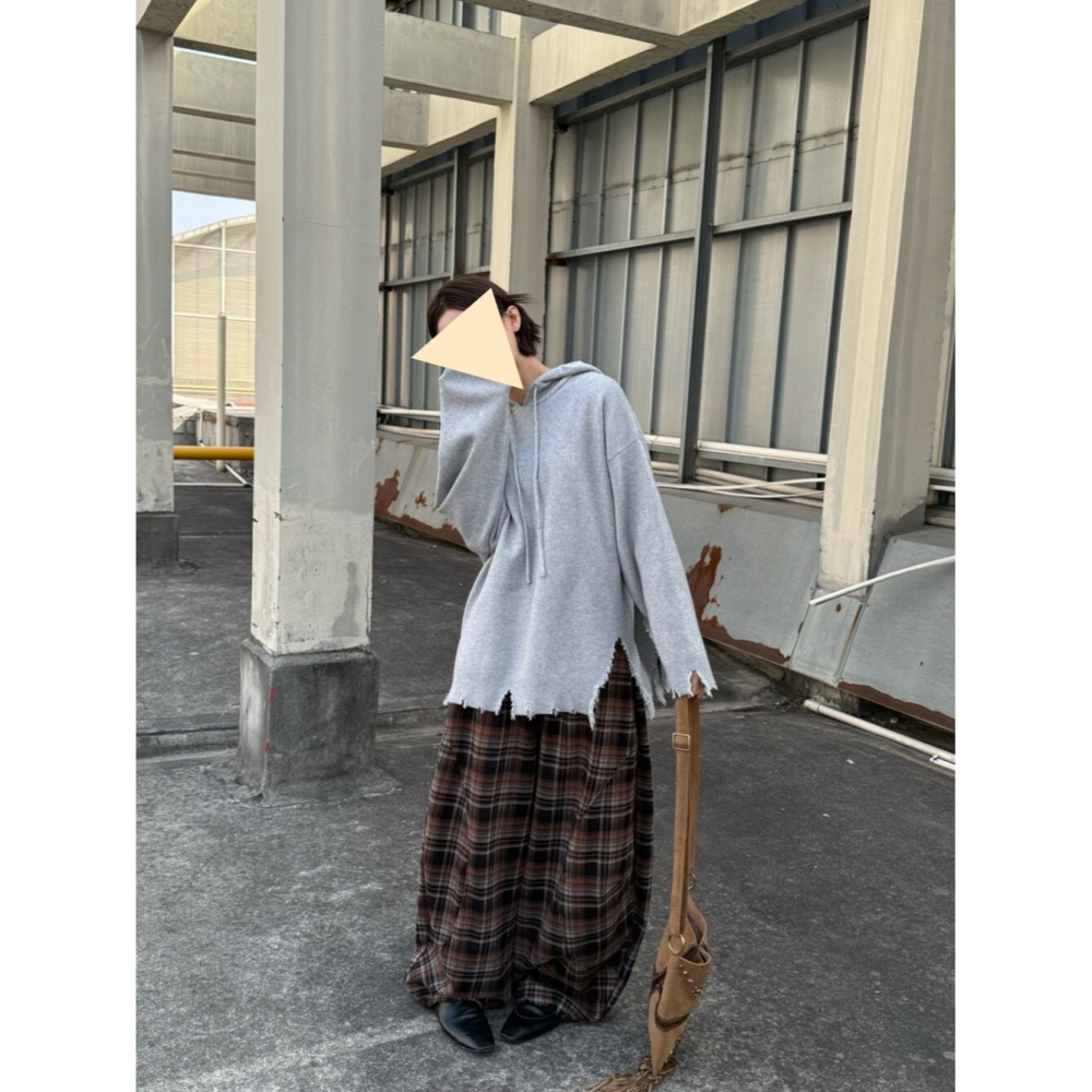 12月零動腦的穿搭公式~舒服輕鬆好穿破邊連帽tee-細節圖6