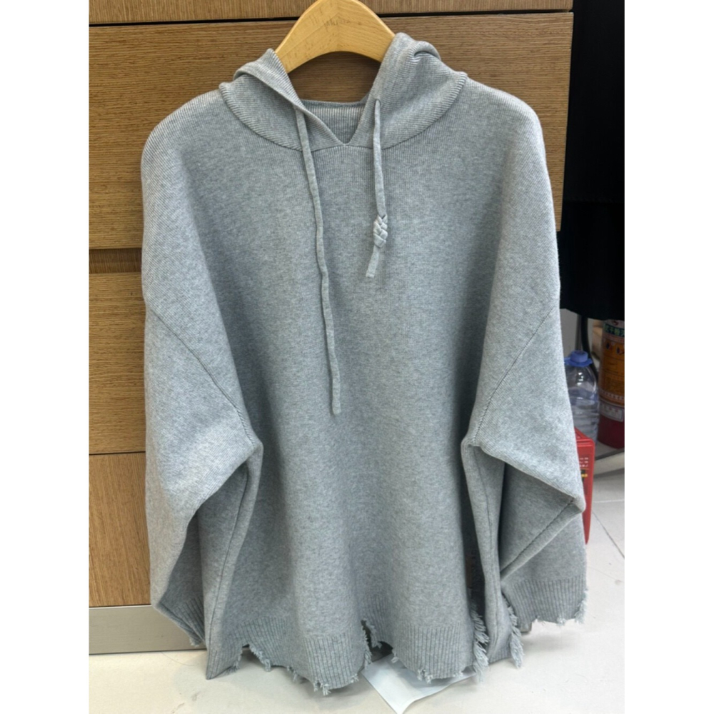 12月零動腦的穿搭公式~舒服輕鬆好穿破邊連帽tee-細節圖8