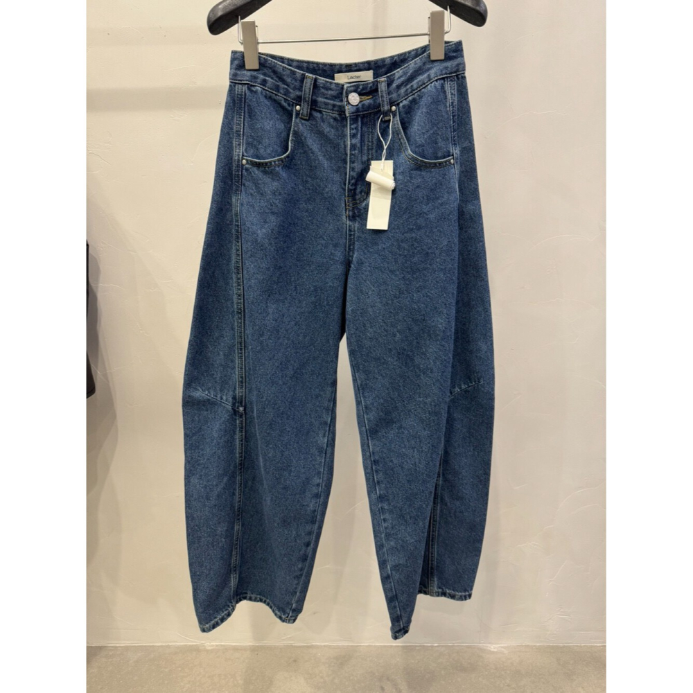 12月零動腦的穿搭公式~太帥毫不費力穿搭彎刀牛仔褲-細節圖4