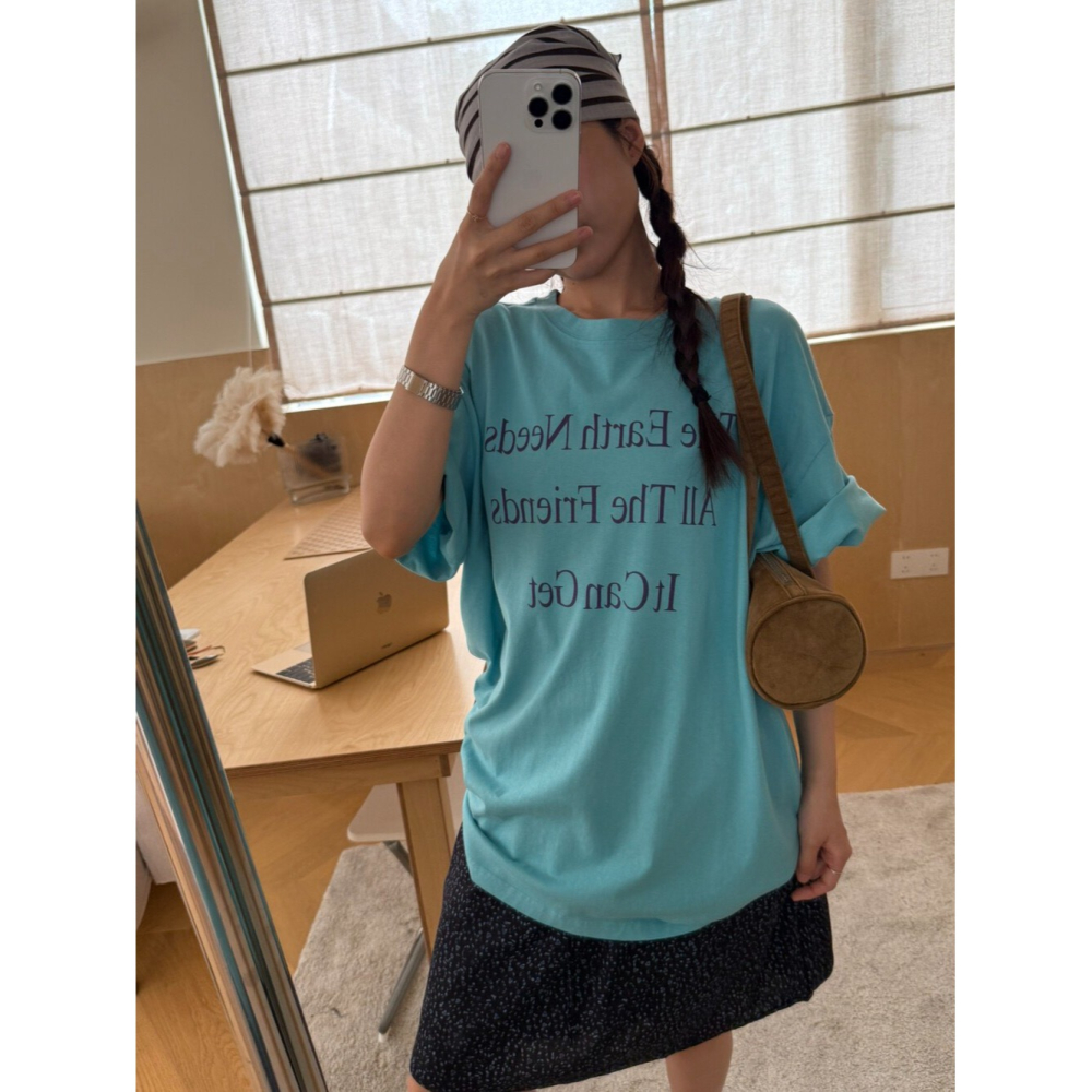 4月遲早要迎接暖春盛夏~The Earth Needs字母印花短T-細節圖3