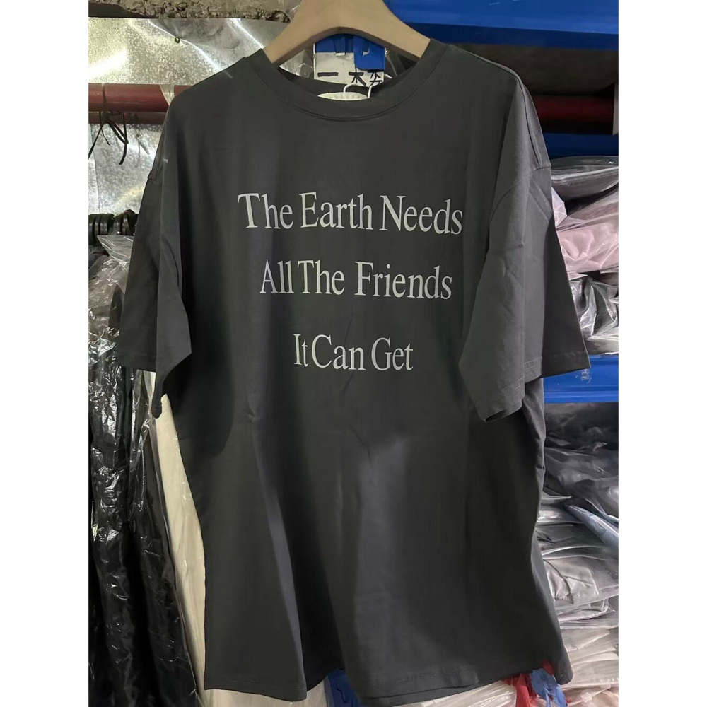 4月遲早要迎接暖春盛夏~The Earth Needs字母印花短T-細節圖5