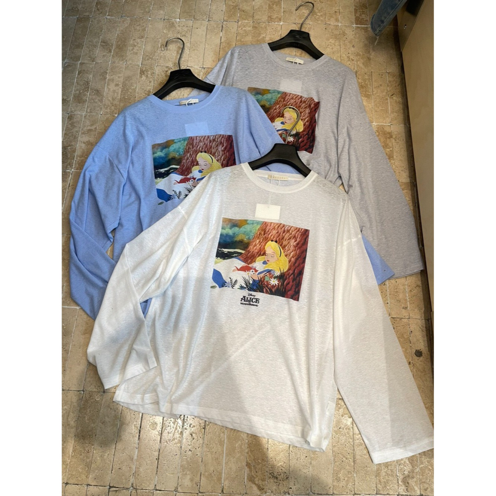 4月遲早要迎接暖春盛夏~愛麗絲卡通印花長T-細節圖4