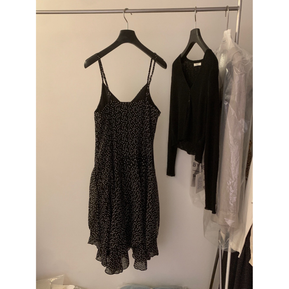 4月遲早要迎接暖春盛夏~氛圍感拉滿疊川單穿都巨美不規則荷葉邊碎花裙-細節圖7