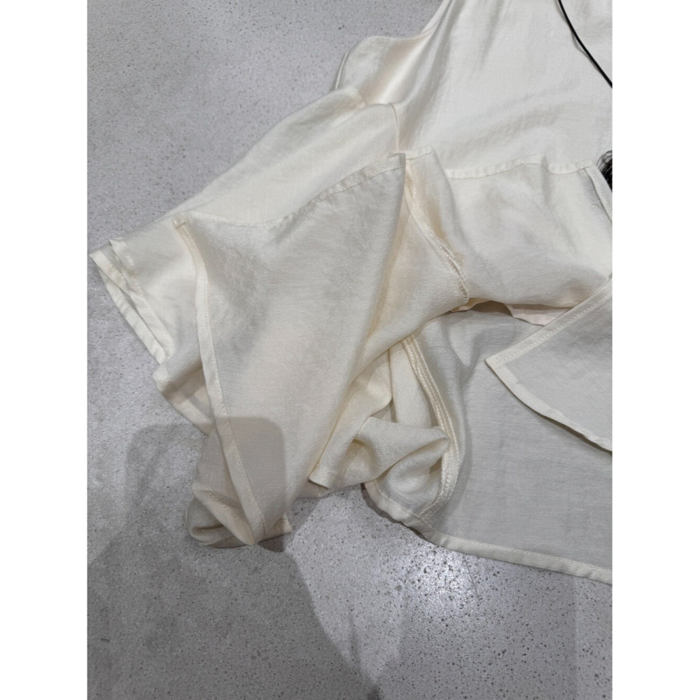 4月遲早要迎接暖春盛夏~不規則無袖小衫+高腰寬闊休閒褲-細節圖5