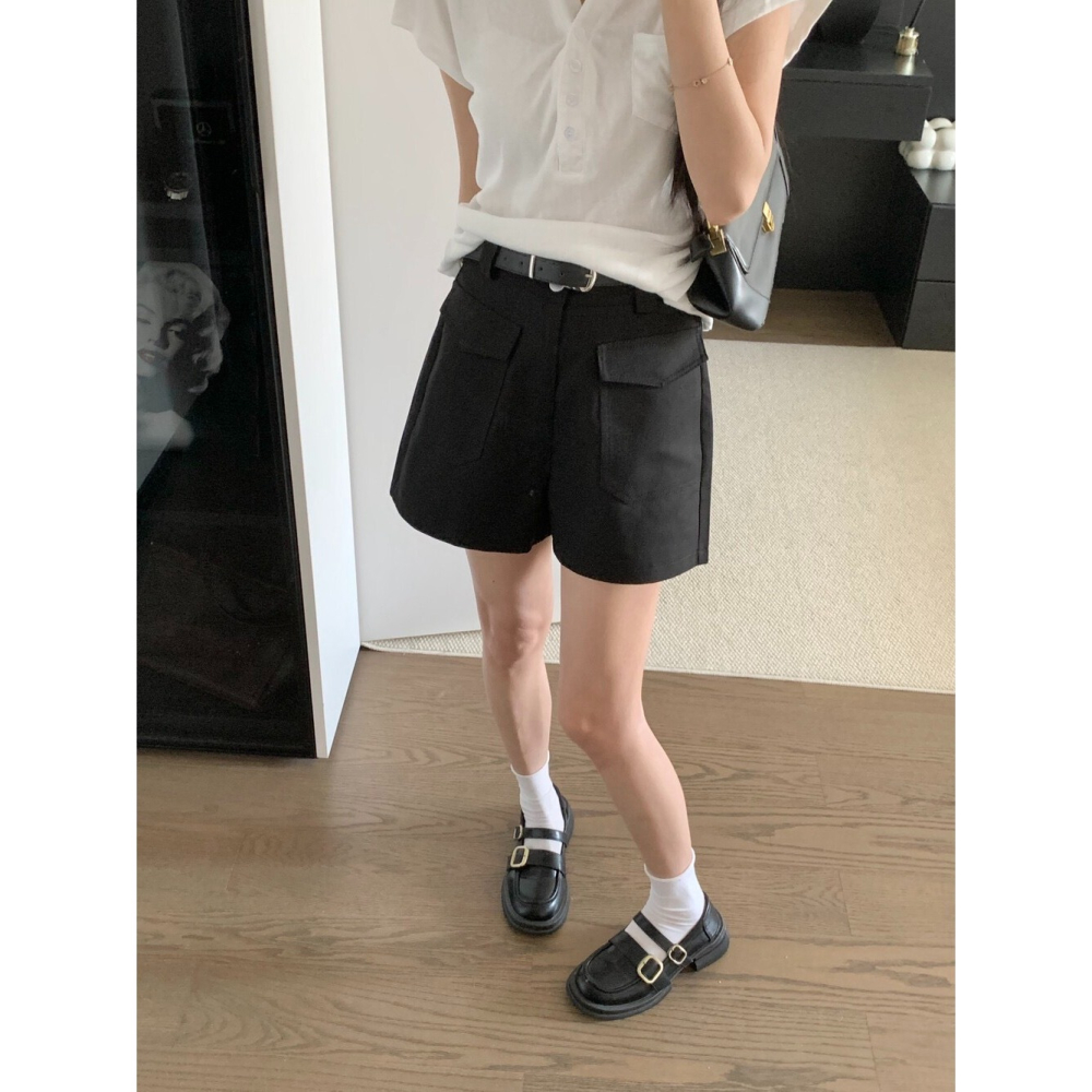 6月~褲管順著骨盆最漂亮的角度微微散開，在雙腿與褲擺之間留出了很寬鬆的空氣感 休閒短褲-細節圖2