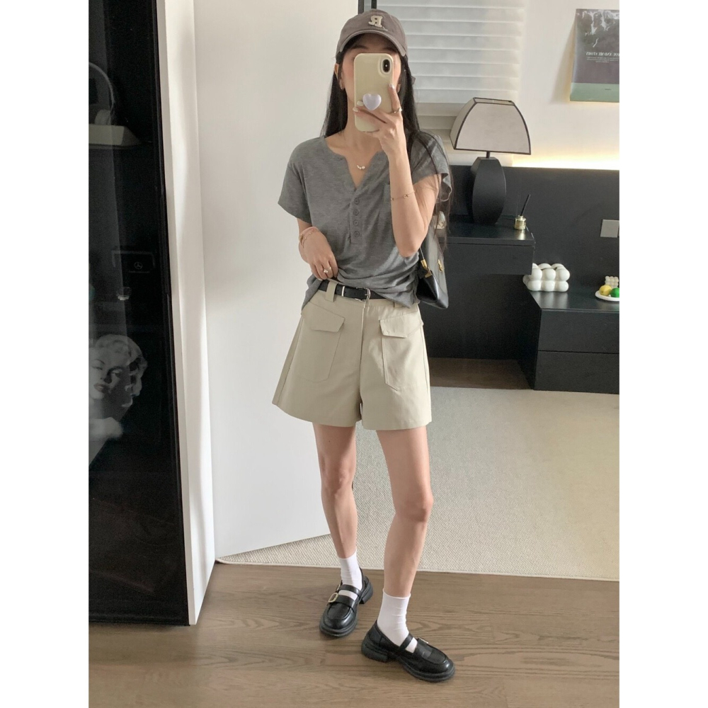 6月~褲管順著骨盆最漂亮的角度微微散開，在雙腿與褲擺之間留出了很寬鬆的空氣感 休閒短褲-細節圖3
