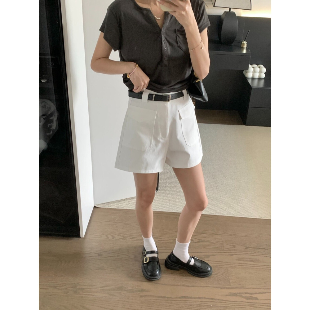 6月~褲管順著骨盆最漂亮的角度微微散開，在雙腿與褲擺之間留出了很寬鬆的空氣感 休閒短褲-細節圖6