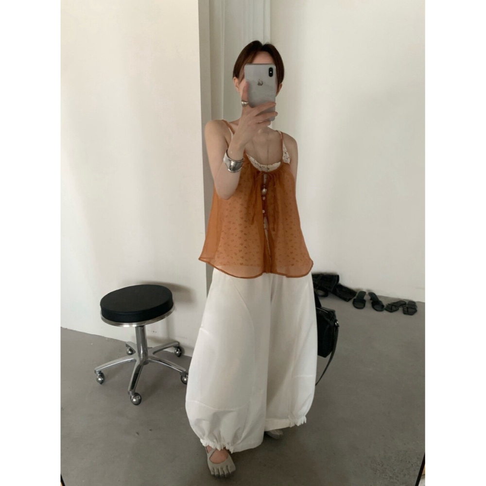6月~兩件疊穿在一起，內層的碎花在網紗下若隱若現，有一種極具高級感的朦朧美！ 背心+小衫 套裝-細節圖3