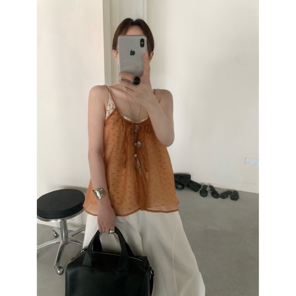 6月~兩件疊穿在一起，內層的碎花在網紗下若隱若現，有一種極具高級感的朦朧美！ 背心+小衫 套裝-細節圖4