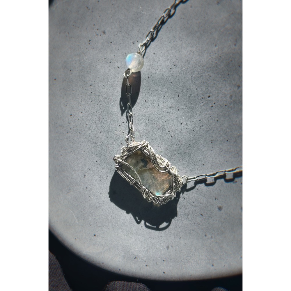 湖水綠長方型拉長石項鍊-細節圖2