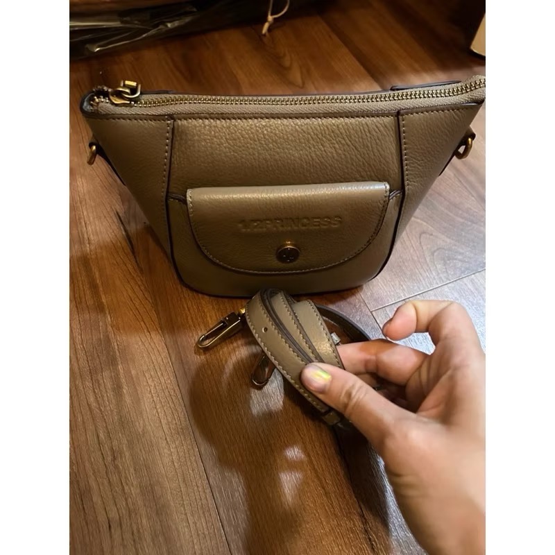 背過兩三次（灰麻）1/2princess小精品甩紋牛皮奈美芙小斜背-細節圖2